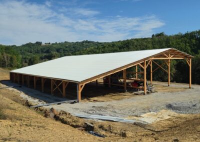 Hangar de stockage de foin